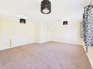 LIVING ROOM- click for photo gallery